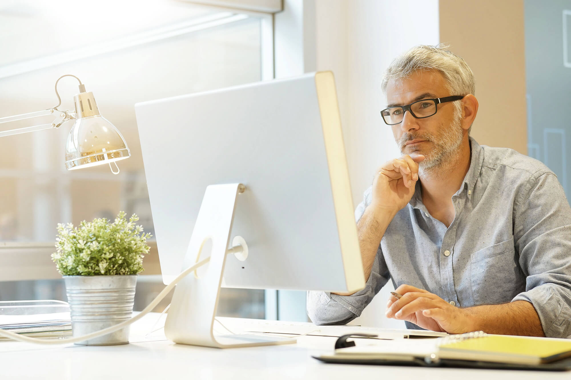 Homme Ordinateur Reflexion Travail